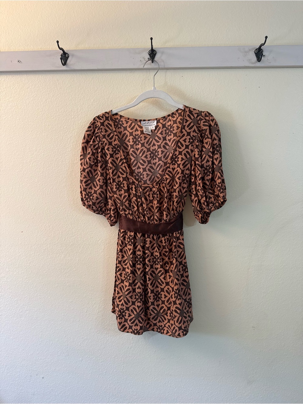 Brown Patterned Puff-Sleeve V-Neck Blouse